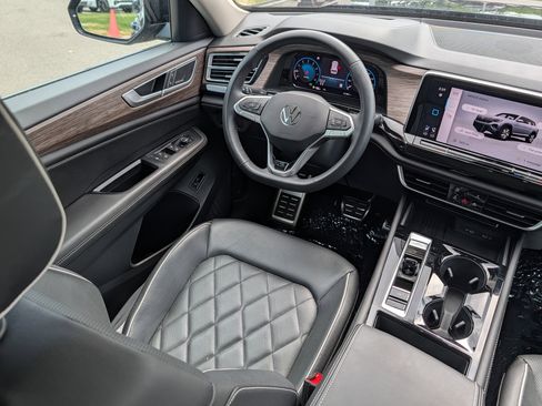 Certified 2025 Volkswagen Atlas SEL Premium R-Line AWD/4WD image 9