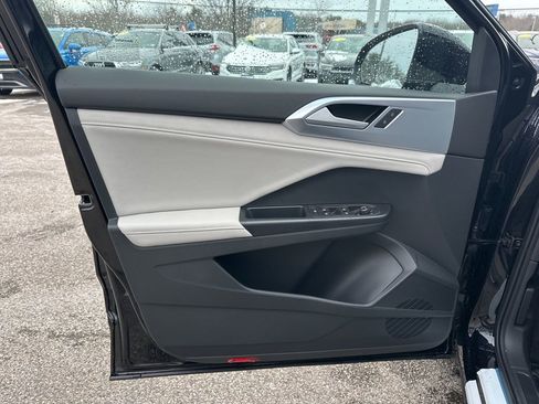 New 2026 Volkswagen Taos SE image 10