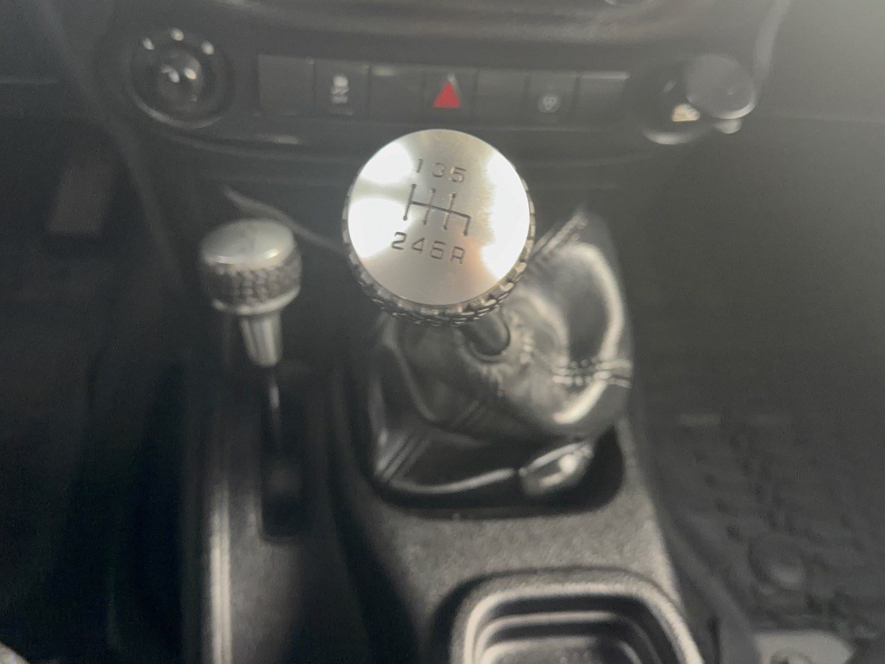 Used 2015 Jeep Wrangler Unlimited Rubicon AWD/4WD image 21