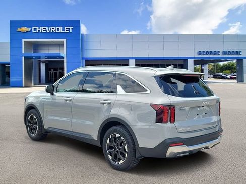 Used 2024 Kia Sorento S FWD image 3