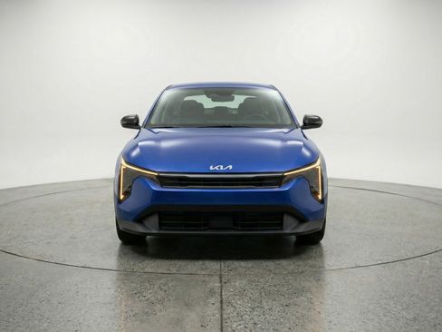 Used 2025 Kia K4 LXS image 2
