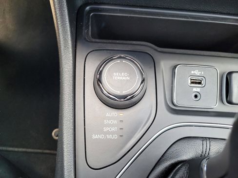Used 2022 Jeep Cherokee Latitude Lux AWD/4WD image 23