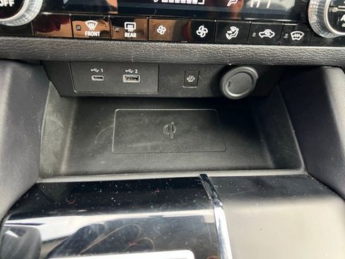 Used 2024 Mitsubishi Outlander SE image 35