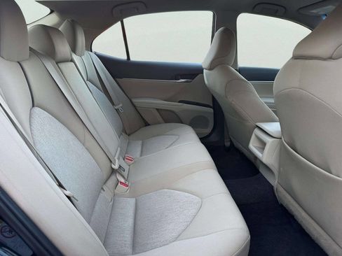 Used 2018 Toyota Camry LE FWD image 15