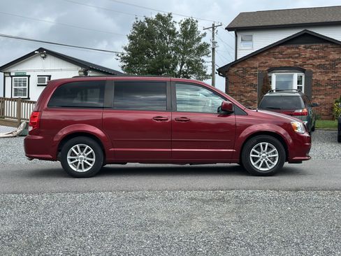 Used 2015 Dodge Grand Caravan SXT FWD image 2