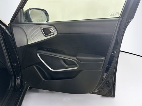 Used 2025 Kia Soul LX w/ LX Technology Package image 30