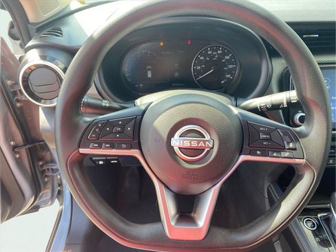 Used 2022 Nissan Kicks SV FWD image 7