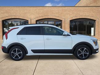Used 2024 Kia Niro EX w/ EX Cold Weather Package video 2