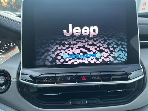 Used 2024 Jeep Compass Limited image 13