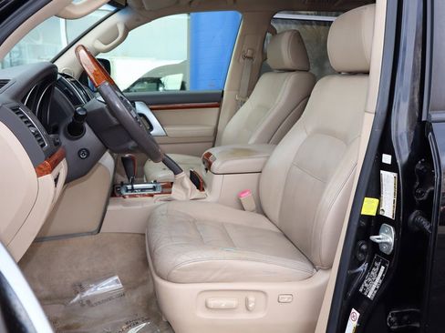 Used 2013 Toyota Land Cruiser image 8