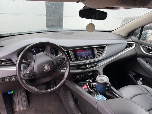 Used 2020 Buick Enclave Essence FWD image 4