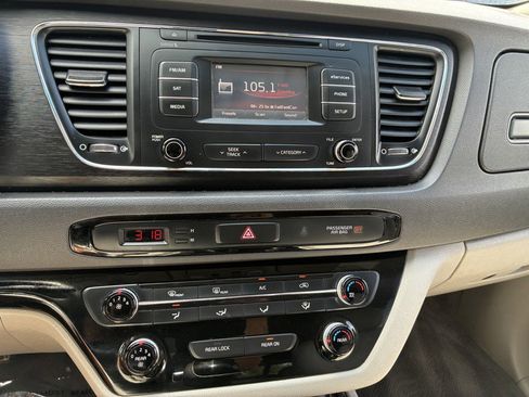 Used 2016 Kia Sedona LX w/ LX Convenience Package FWD image 10