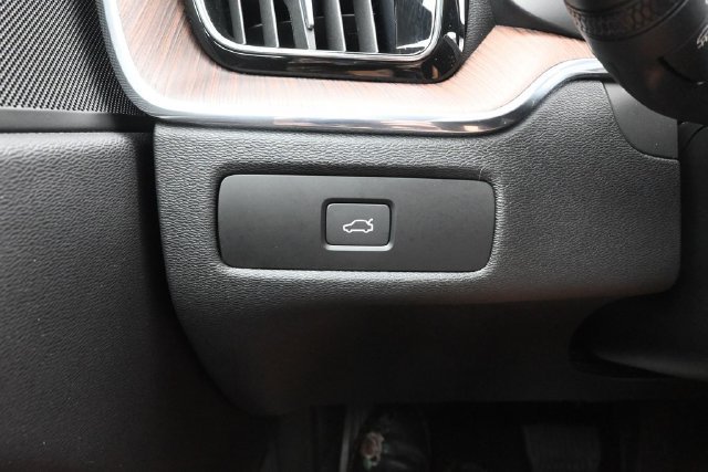 Used 2023 Volvo XC60 B5 Plus w/ Climate Package AWD/4WD image 27