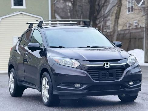 Used 2017 Honda HR-V EX image 3