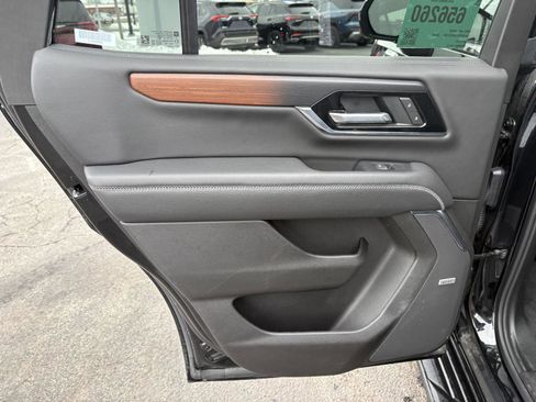 Used 2025 GMC Yukon Denali image 14