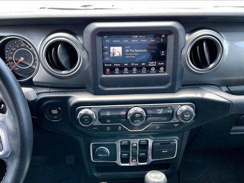 Used 2020 Jeep Wrangler Unlimited Sahara AWD/4WD image 15