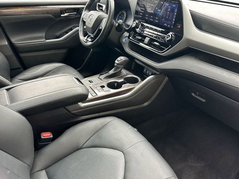 Used 2021 Toyota Highlander Platinum AWD/4WD image 17