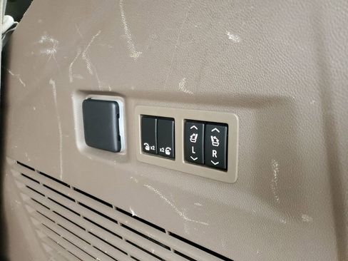 Used 2023 GMC Yukon Denali w/ Advanced Technology Package image 34