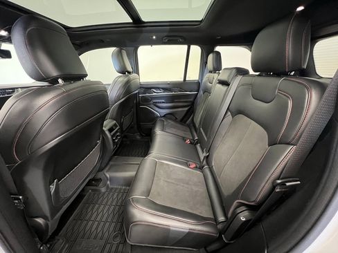 Used 2022 Jeep Grand Cherokee Trailhawk w/ Luxury Tech Group III image 5