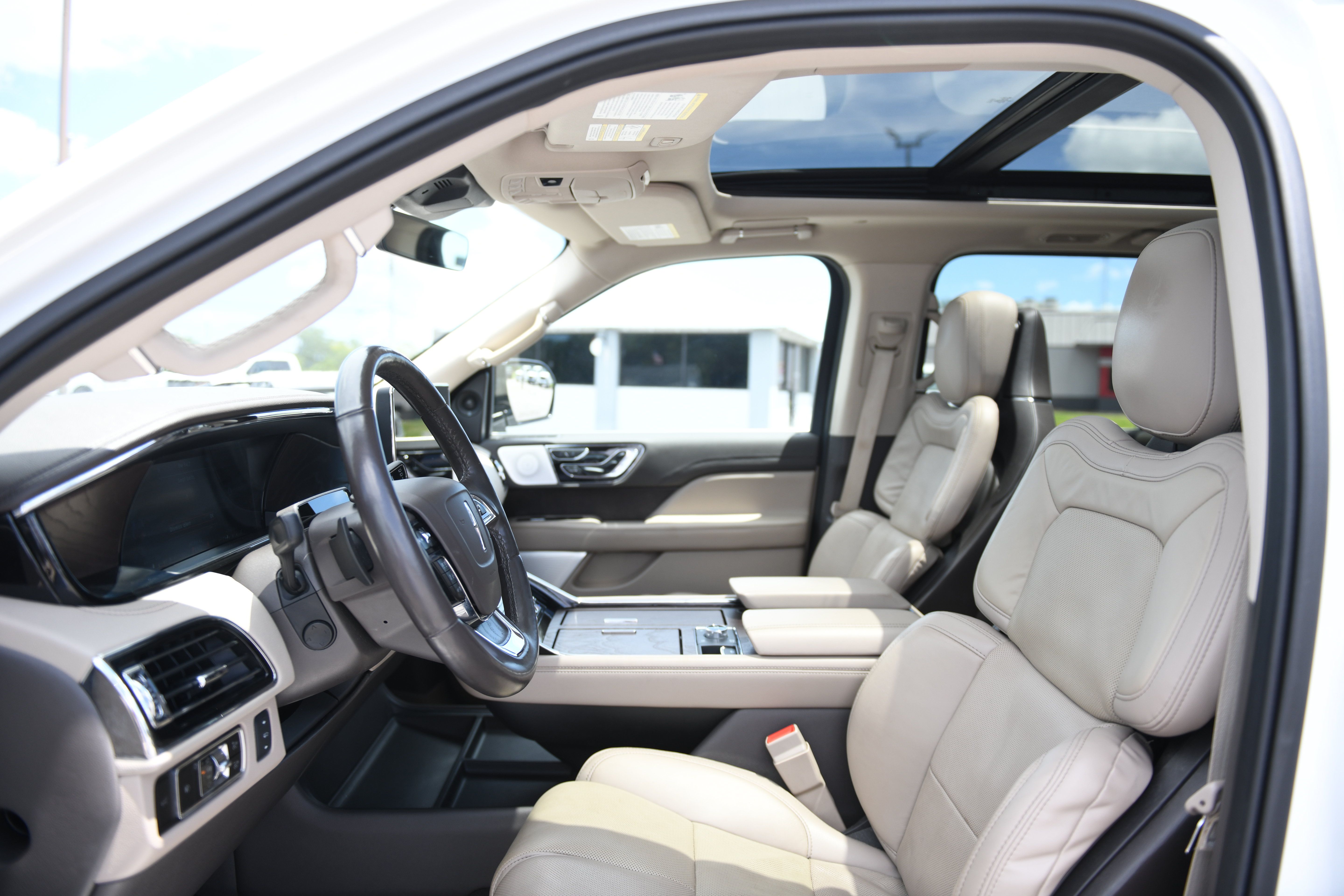 Used 2023 Lincoln Navigator L Reserve AWD/4WD image 16
