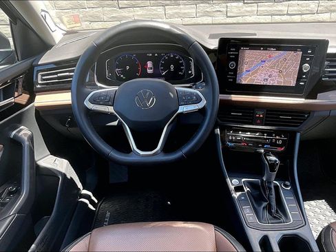 Certified 2025 Volkswagen Jetta SEL FWD image 4