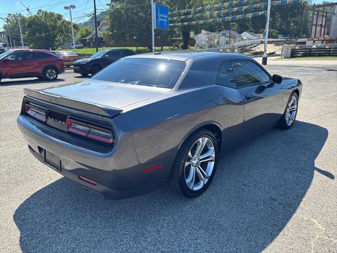 Used 2022 Dodge Challenger R/T RWD image 5