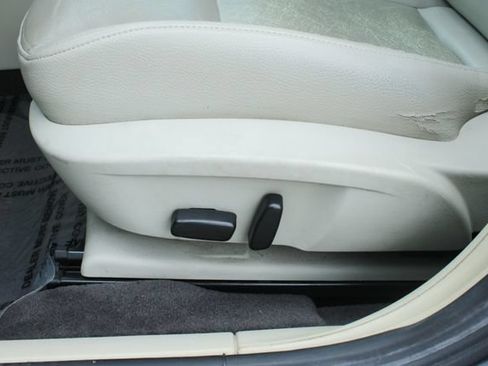Used 2008 Saab 9-3 2.0T w/ Moonroof Package FWD image 13