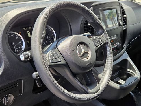Used 2022 Mercedes-Benz Metris image 26