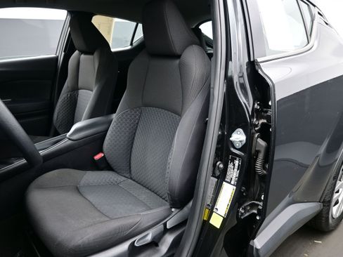 Used 2021 Toyota C-HR LE FWD image 11