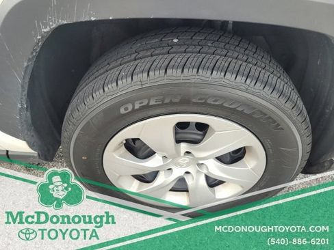 Used 2024 Toyota RAV4 LE AWD/4WD image 21