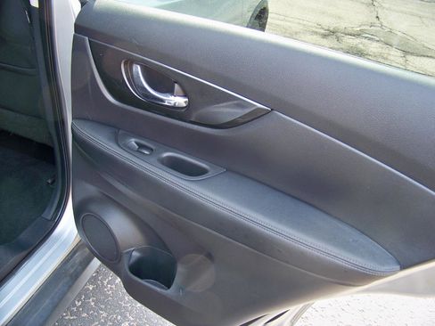 Used 2019 Nissan Rogue SV image 19