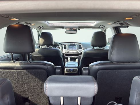 Used 2016 Toyota Highlander Limited Platinum w/ Four Season Floor Mat Package AWD/4WD image 33
