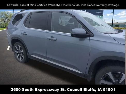 Used 2024 Honda Pilot Touring image 3