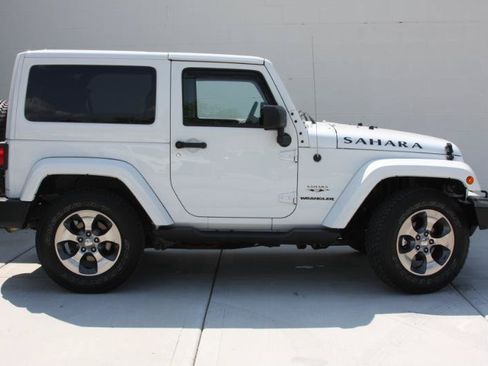 Used 2016 Jeep Wrangler Sahara AWD/4WD image 5