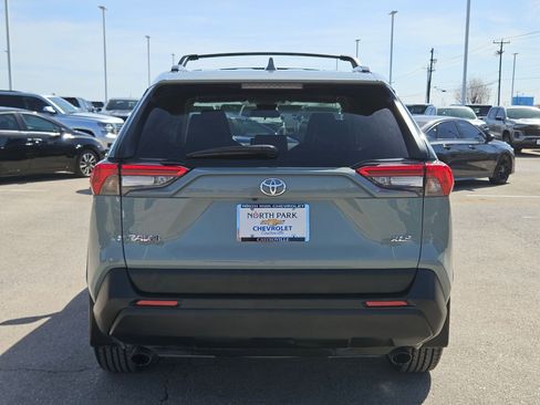 Used 2019 Toyota RAV4 XLE Premium image 4