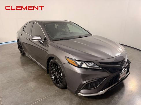 Used 2023 Toyota Camry XSE FWD image 4