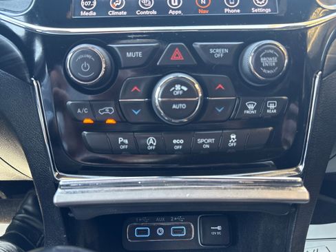 Used 2020 Jeep Grand Cherokee Altitude AWD/4WD image 23