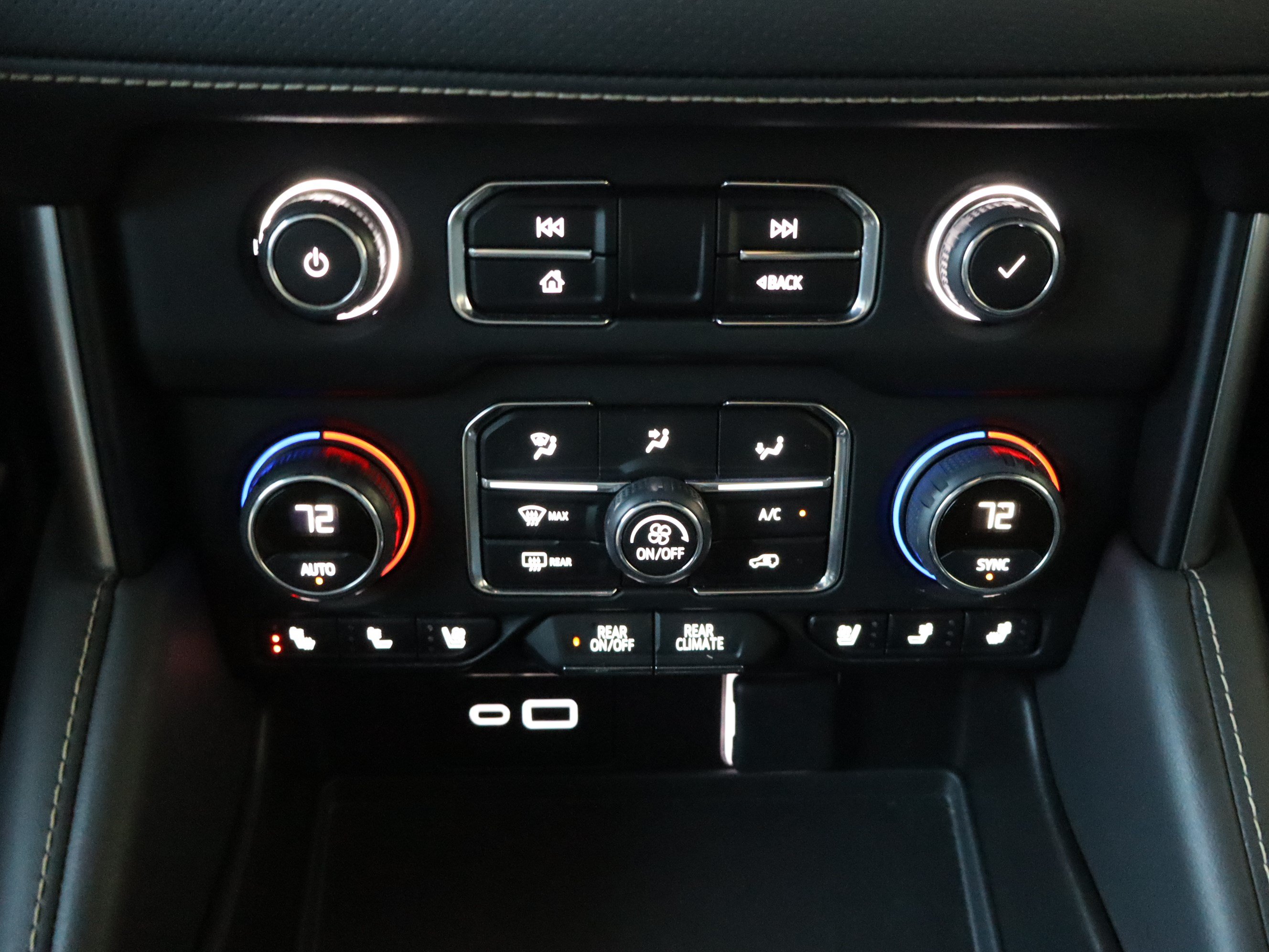 Used 2024 Chevrolet Tahoe Premier AWD/4WD image 31