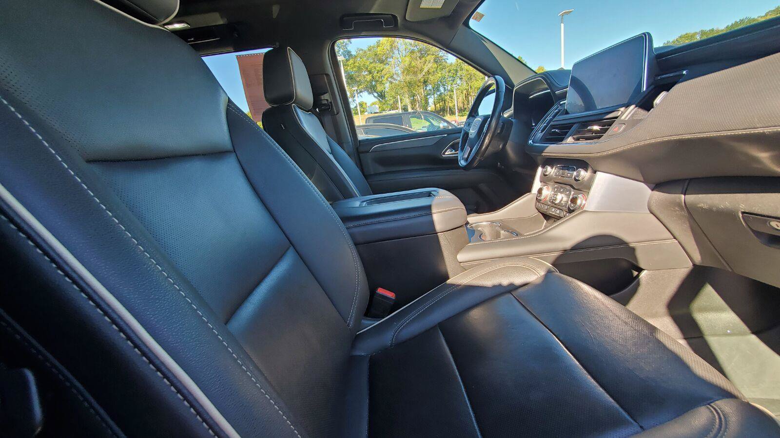 Used 2022 GMC Yukon XL SLT w/ SLT Premium Package AWD/4WD image 4