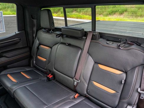 Used 2023 GMC Sierra 1500 AT4 w/ AT4 Premium Package AWD/4WD image 18