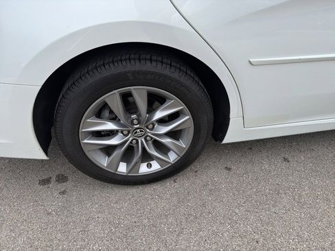 Used 2019 Toyota Avalon XLE image 11