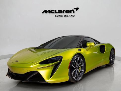 Used 2023 McLaren Artura RWD image 2
