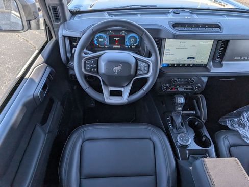New 2025 Ford Bronco Badlands image 7