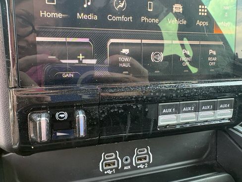 Used 2025 RAM 2500 Laramie AWD/4WD image 27