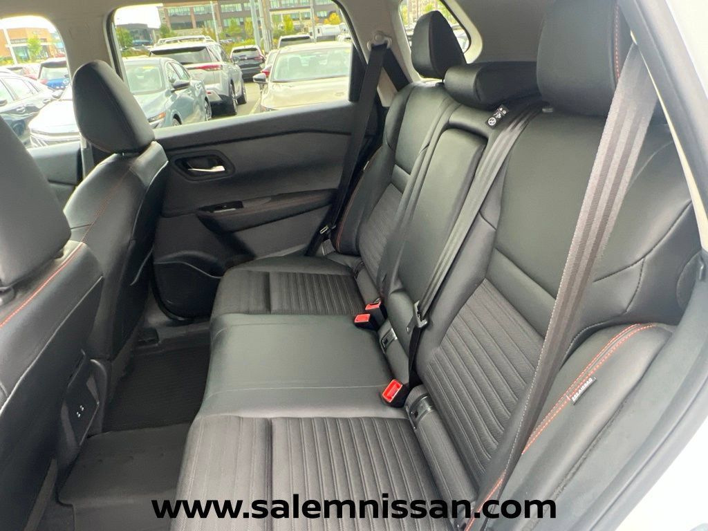 Certified 2026 Nissan Rogue SV AWD/4WD image 18