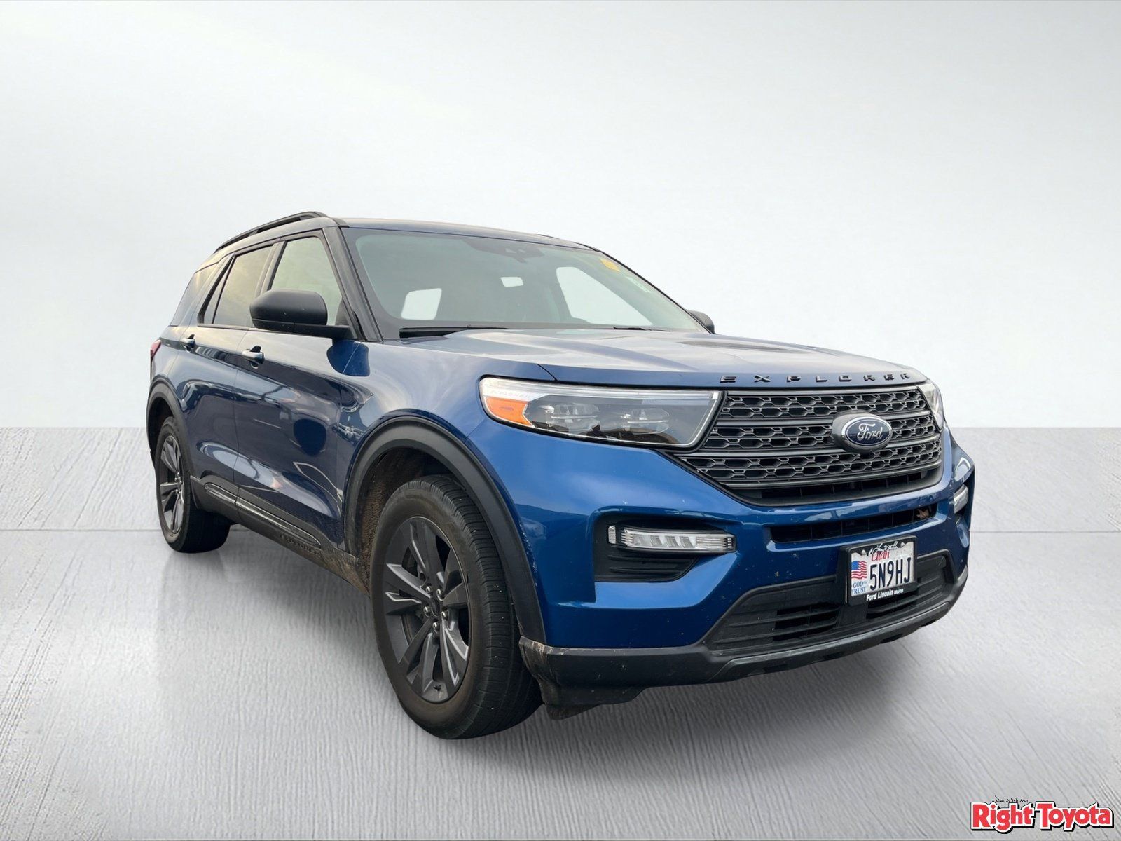 Used 2021 Ford Explorer XLT w/ Equipment Group 202A AWD/4WD image 5