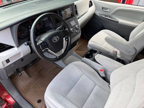 Used 2017 Toyota Sienna LE FWD image 14