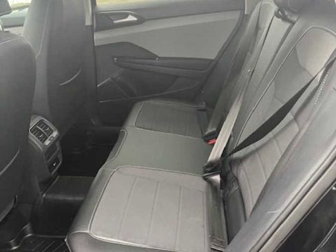 Used 2023 Volkswagen Taos SE w/ Panoramic Sunroof Package image 13