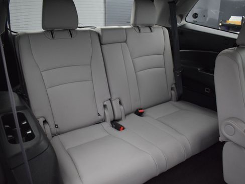 Used 2019 Honda Pilot Touring image 12