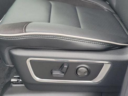 New 2026 RAM 1500 Laramie AWD/4WD image 14